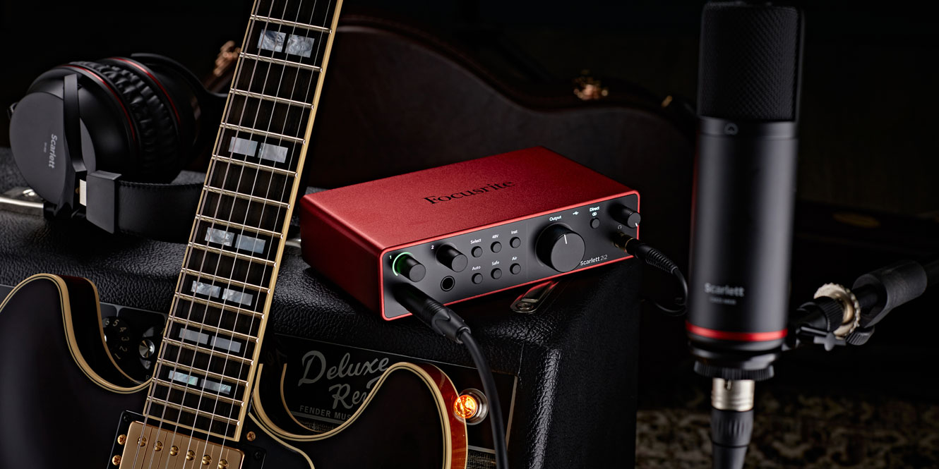 Focusrite-Scarlett-interface-on-a-guitar-amp (1)1