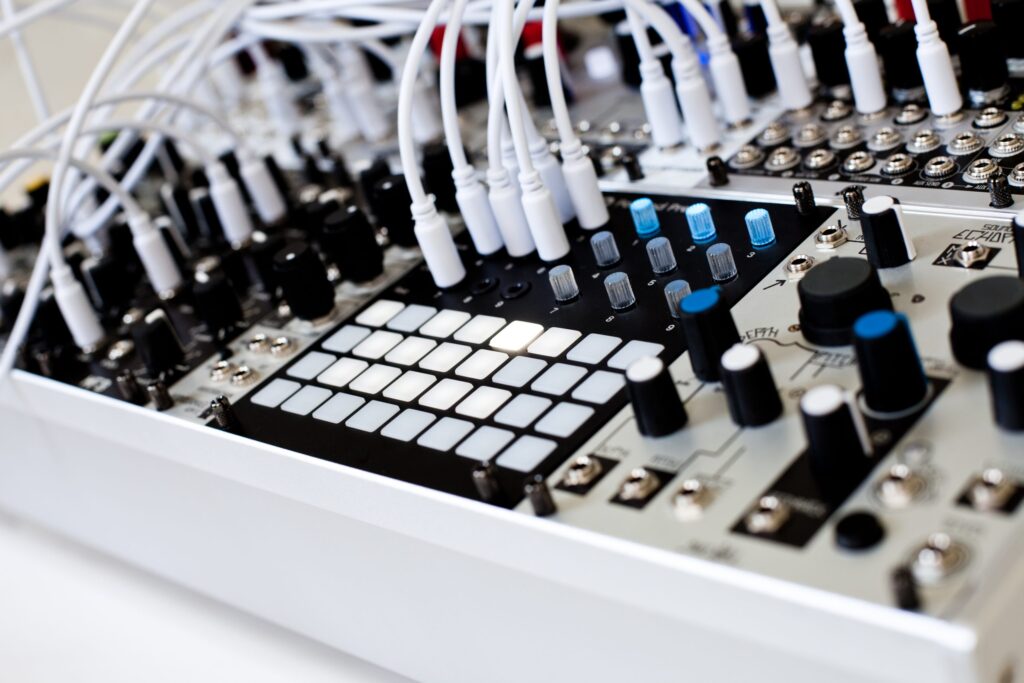Glosario Eurorack: HP, CV, Gate, V/Oct y todos los términos