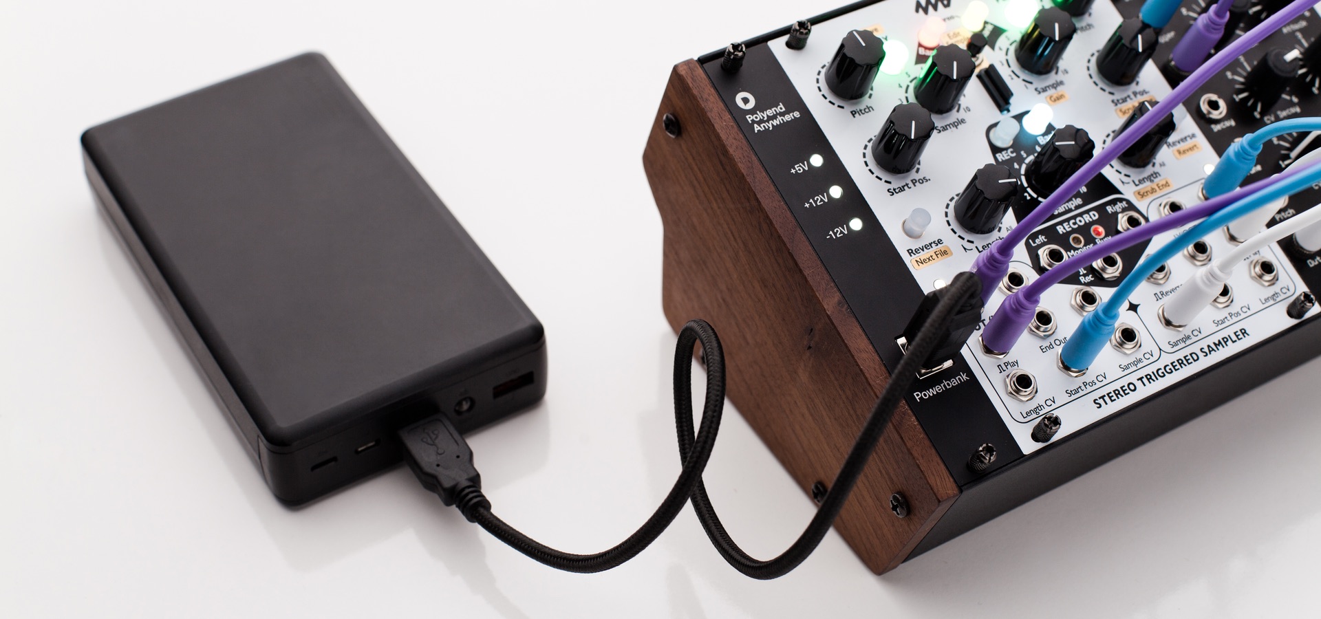 Primer sistema Eurorack con case, fuente y módulos esenciales