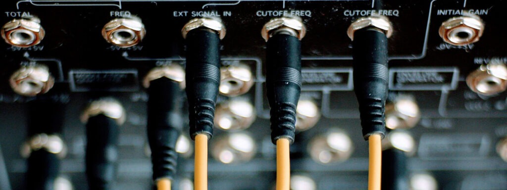 Mogami vs Hosa: cuándo vale la pena gastar más en un cable