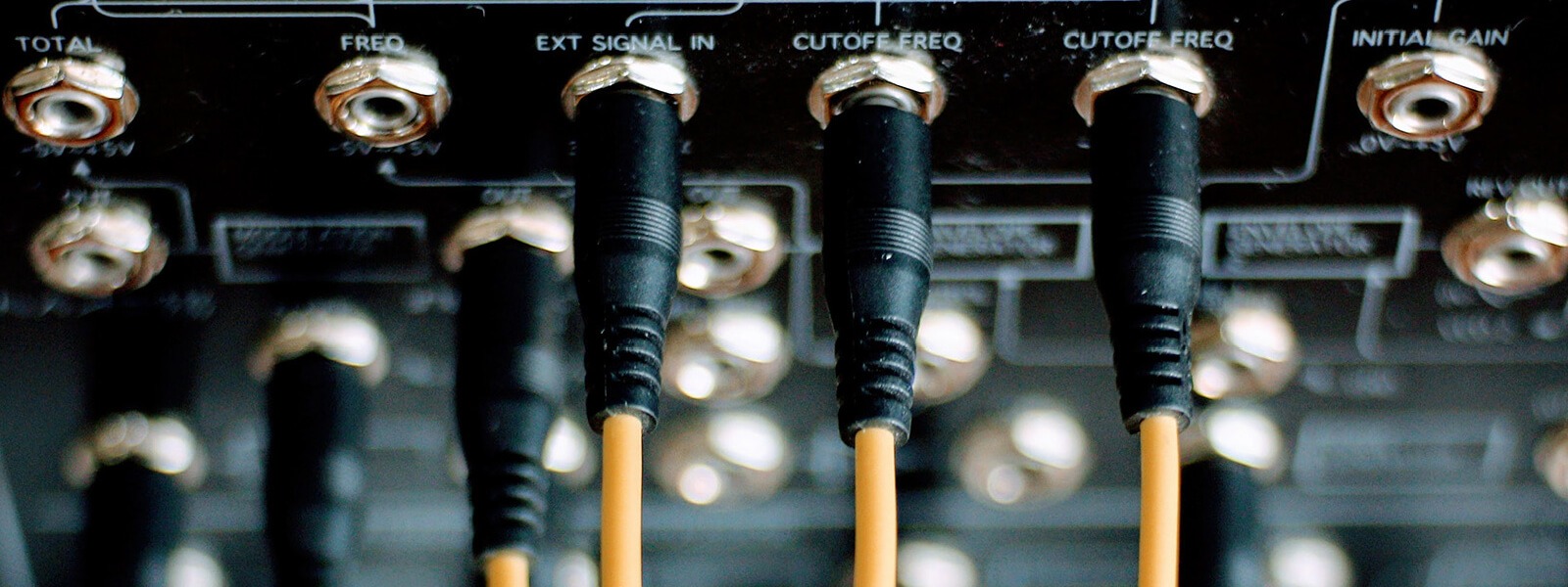 Mogami vs Hosa: comparativa de cables de audio - B2B Music Store
